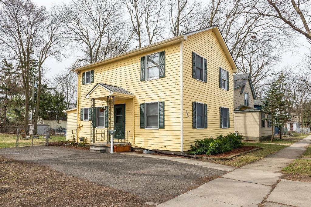 955 Sheridan St - Photo 1