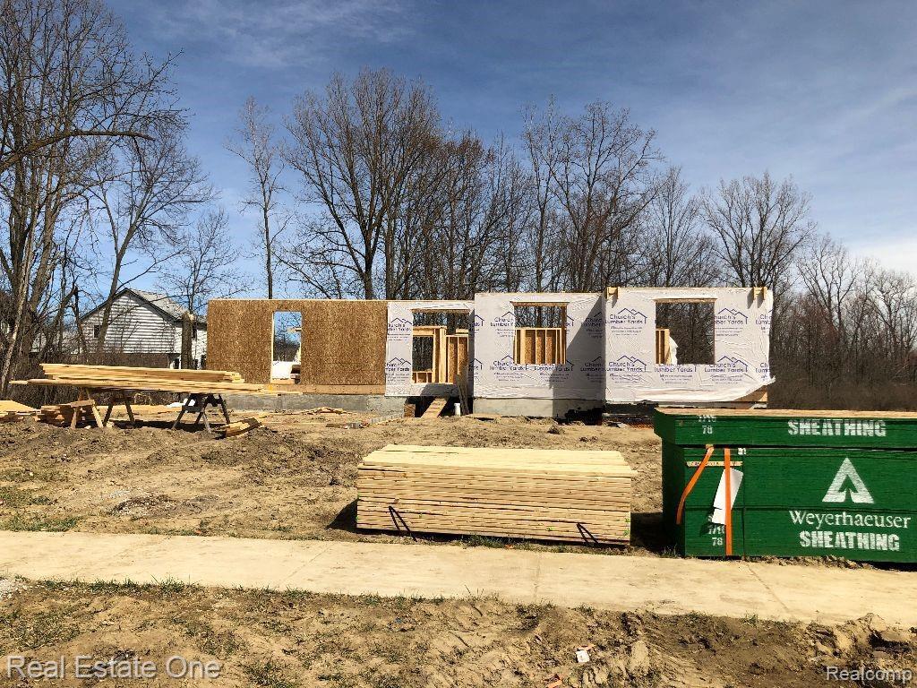 610 Sixth St - Photo 1