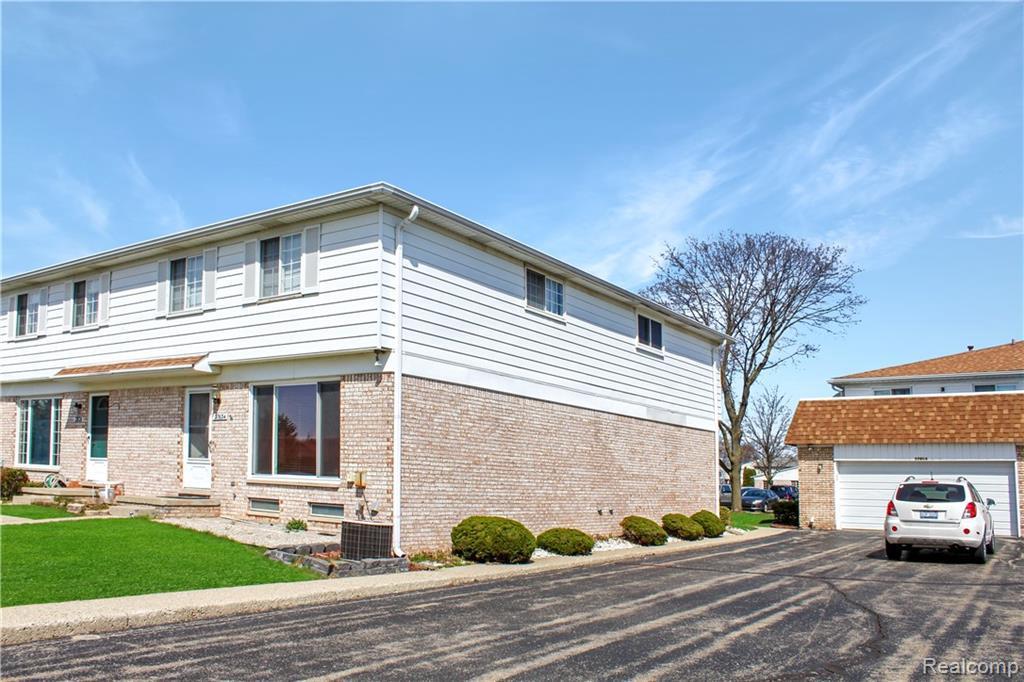 37634 Colonial Dr S - Photo 1