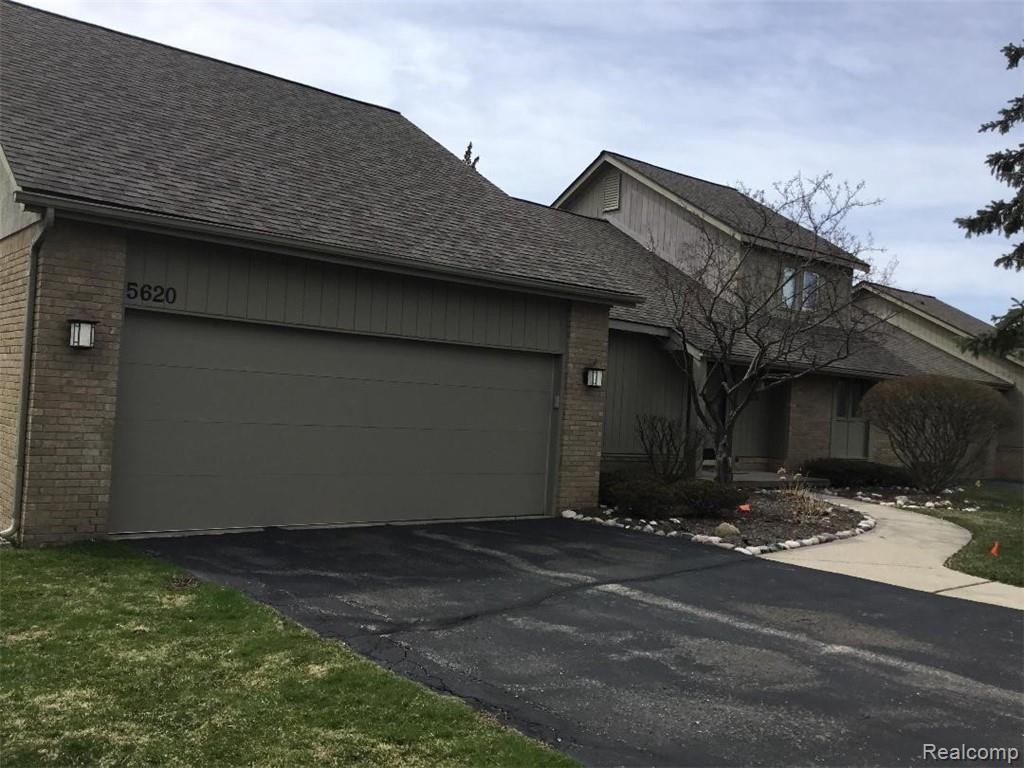 5620 Ridgewood - Photo 1
