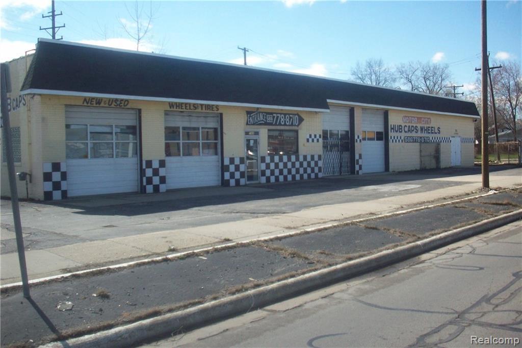 21424 Groesbeck Hiwy - Photo 1