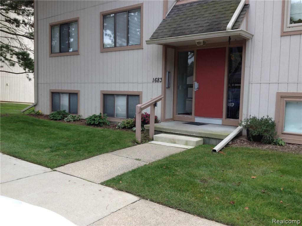 1683 Riverside Dr - Photo 1