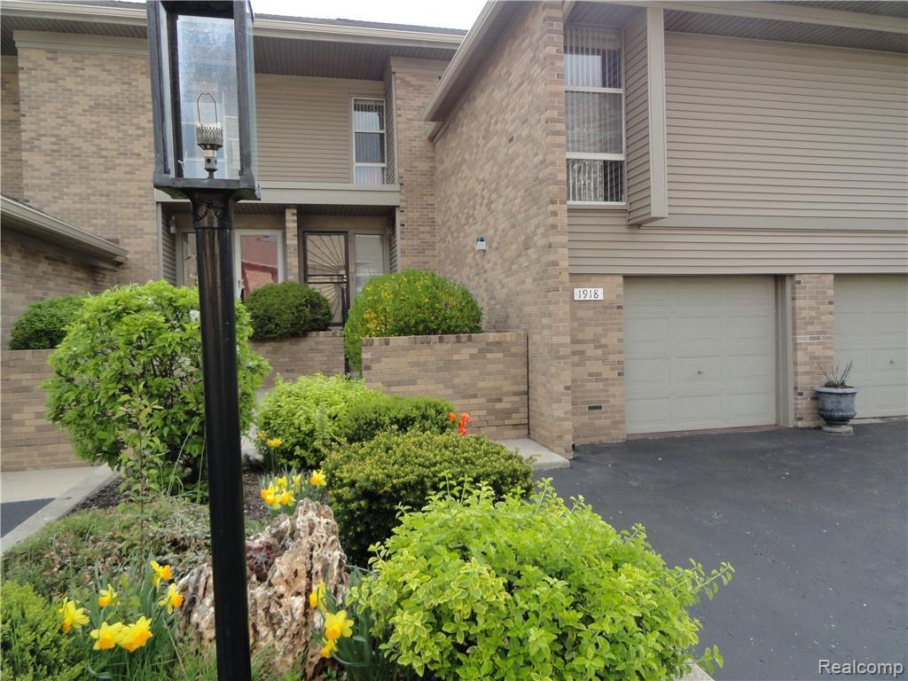 1918 Thornhill St - Photo 1