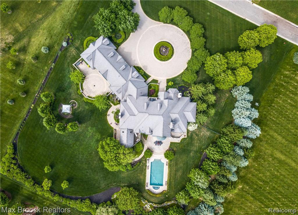 5203 Barrington Dr - Photo 1