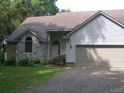 1437 Wixom Rd - Photo 1