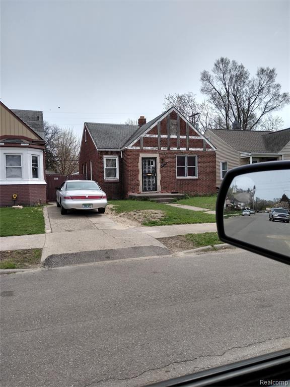 20200 Russell St - Photo 1