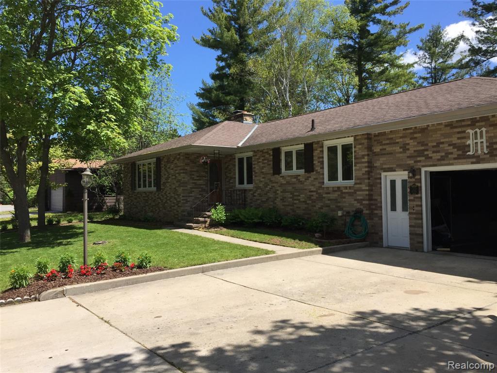 135 Oriole Dr - Photo 1