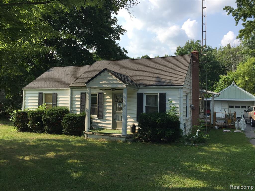 1147 Harding Dr - Photo 1