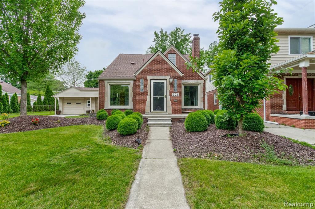 221 Highview - Photo 1