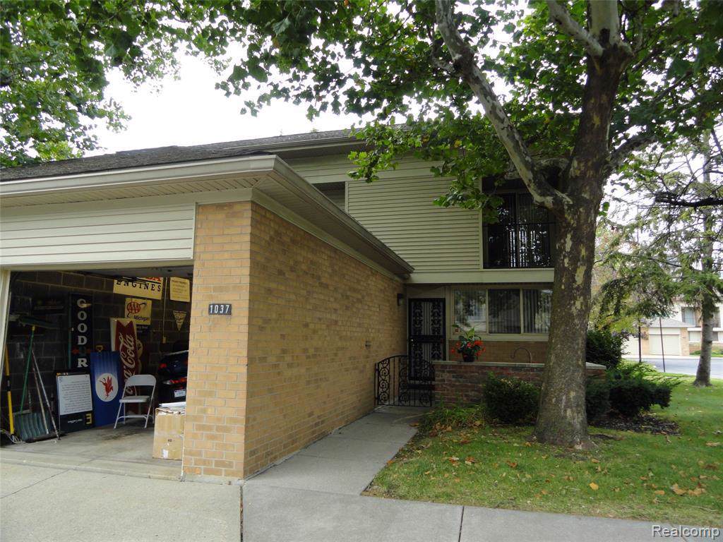 1037 Trevor Place St - Photo 1