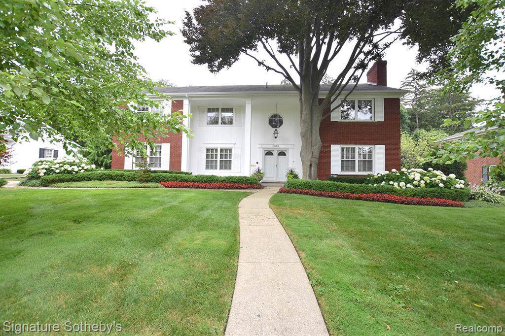 1300 Sandringham Way - Photo 1
