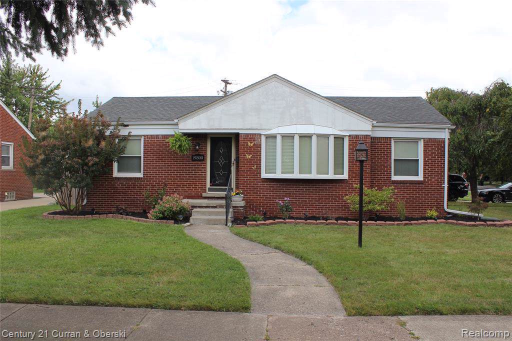 19300 Pinecrest Dr - Photo 1