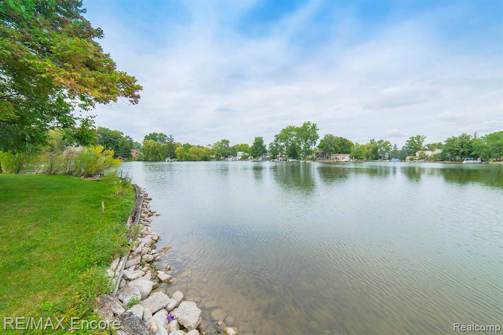 9036 Pontiac Lake Rd - Photo 1