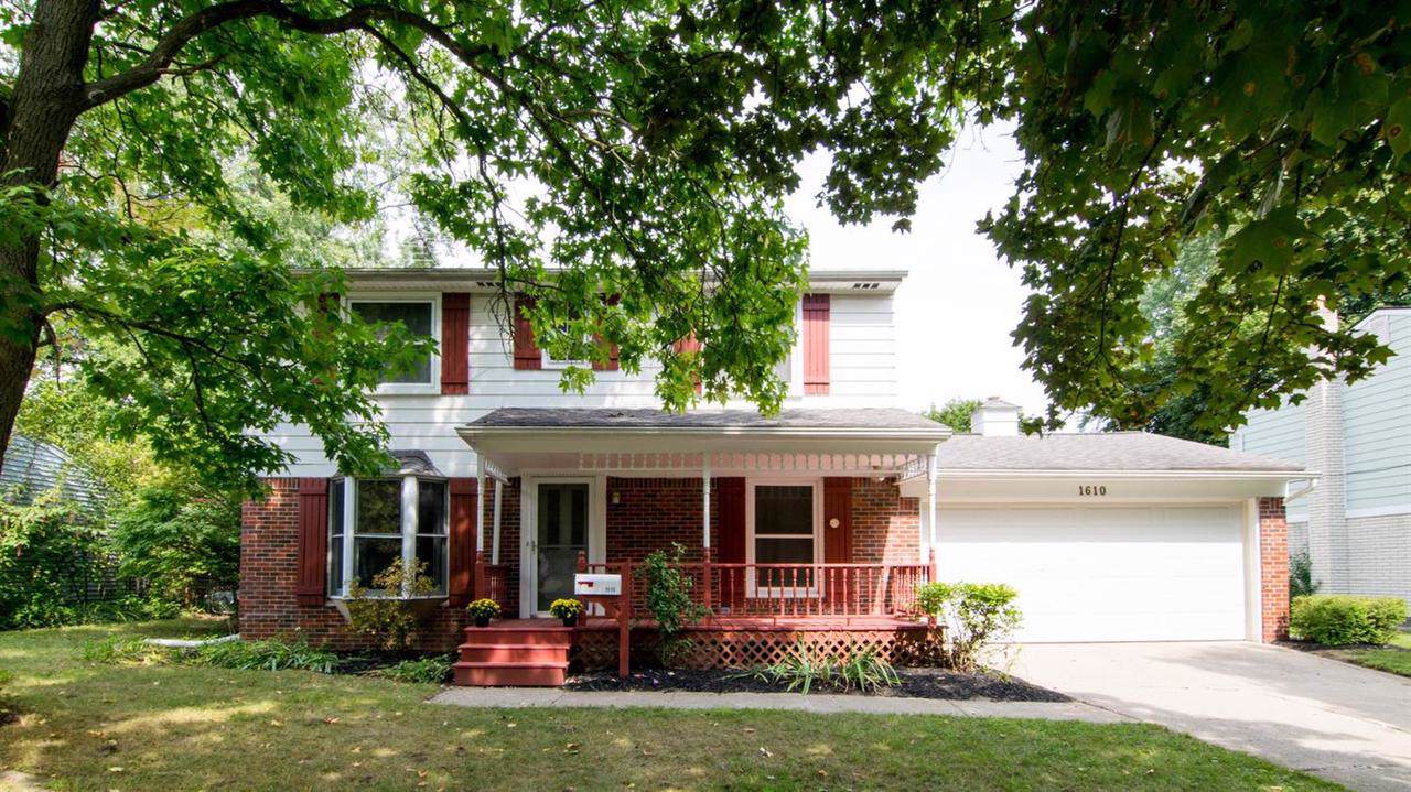1610 Gregory - Photo 1