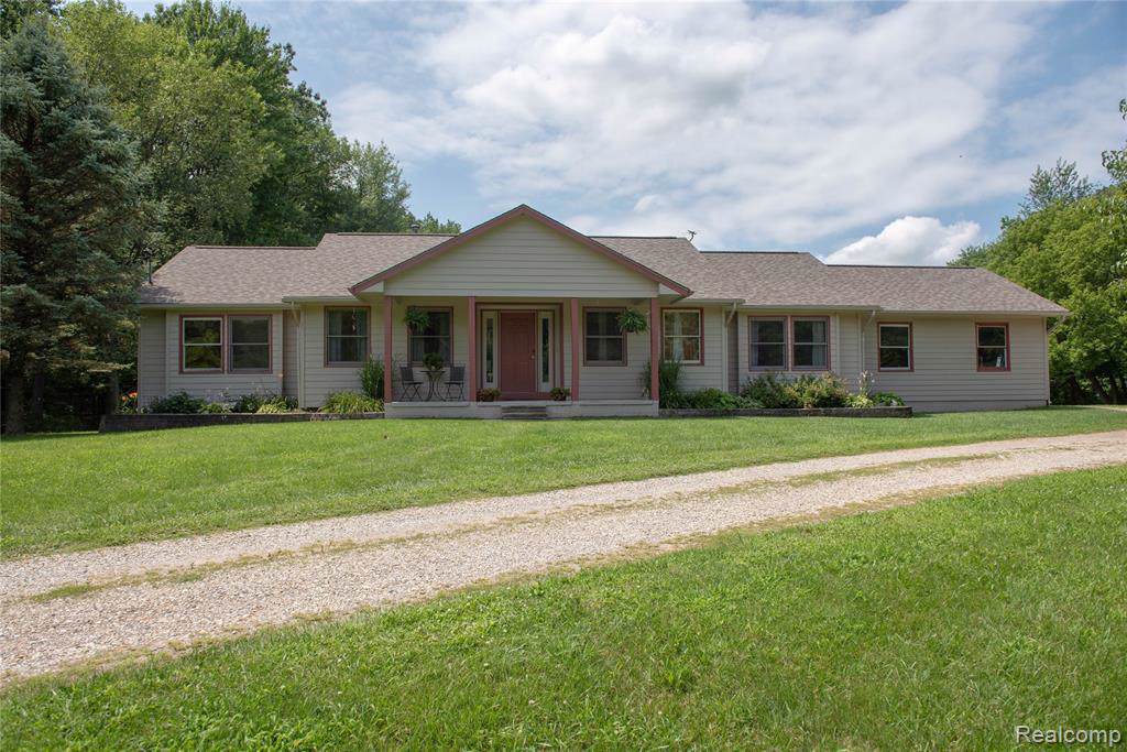 5823 Mack Rd - Photo 1
