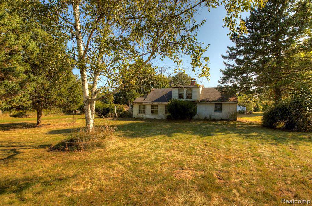 3003 Cohoctah Rd - Photo 1