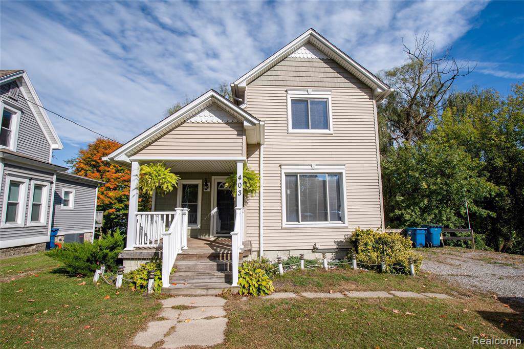 403 E Maple - Photo 1