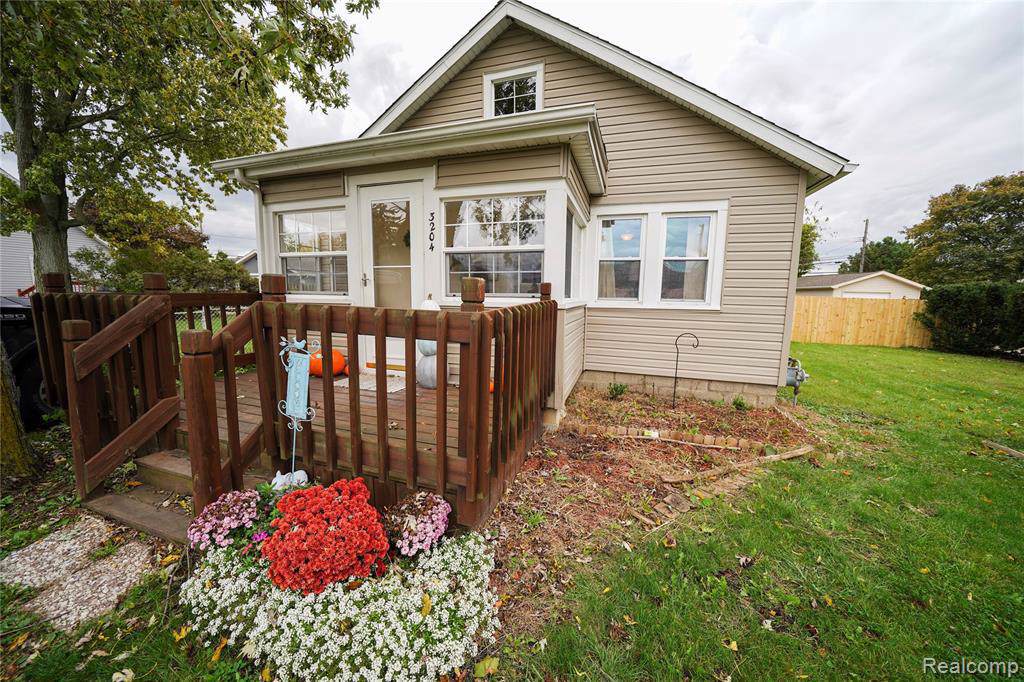 3204 Linwood Ave - Photo 1