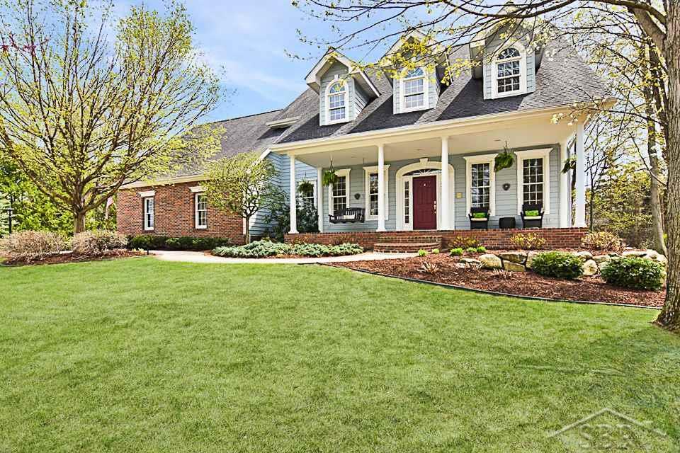 1608 Foxwood - Photo 1
