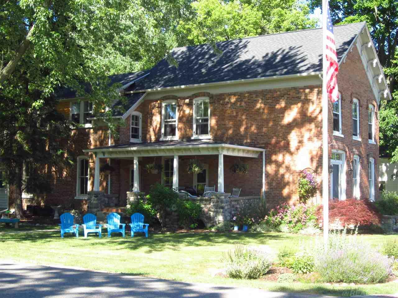 7307 Simons - Photo 1
