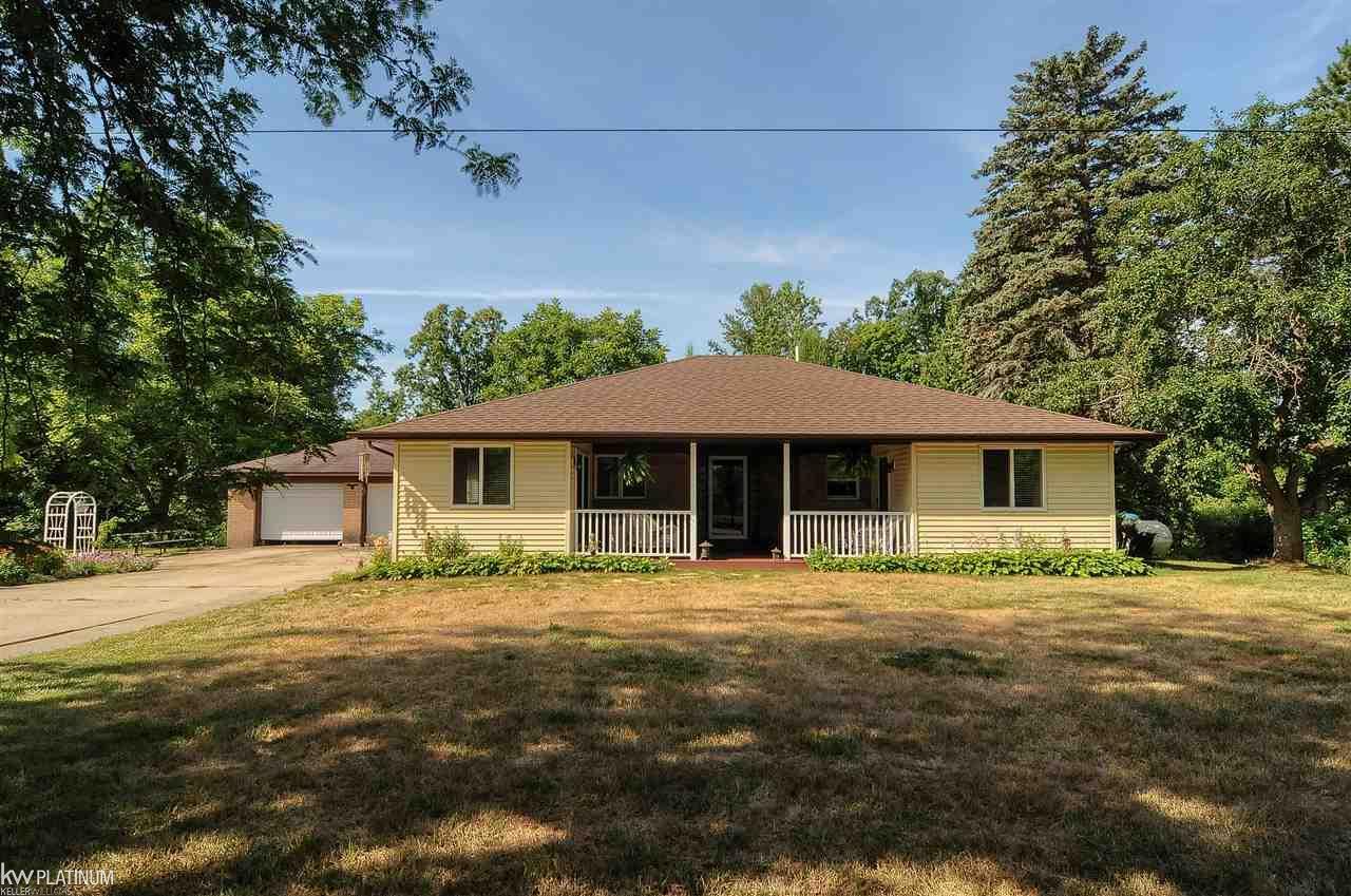 3265 W Pere Marquette - Photo 1