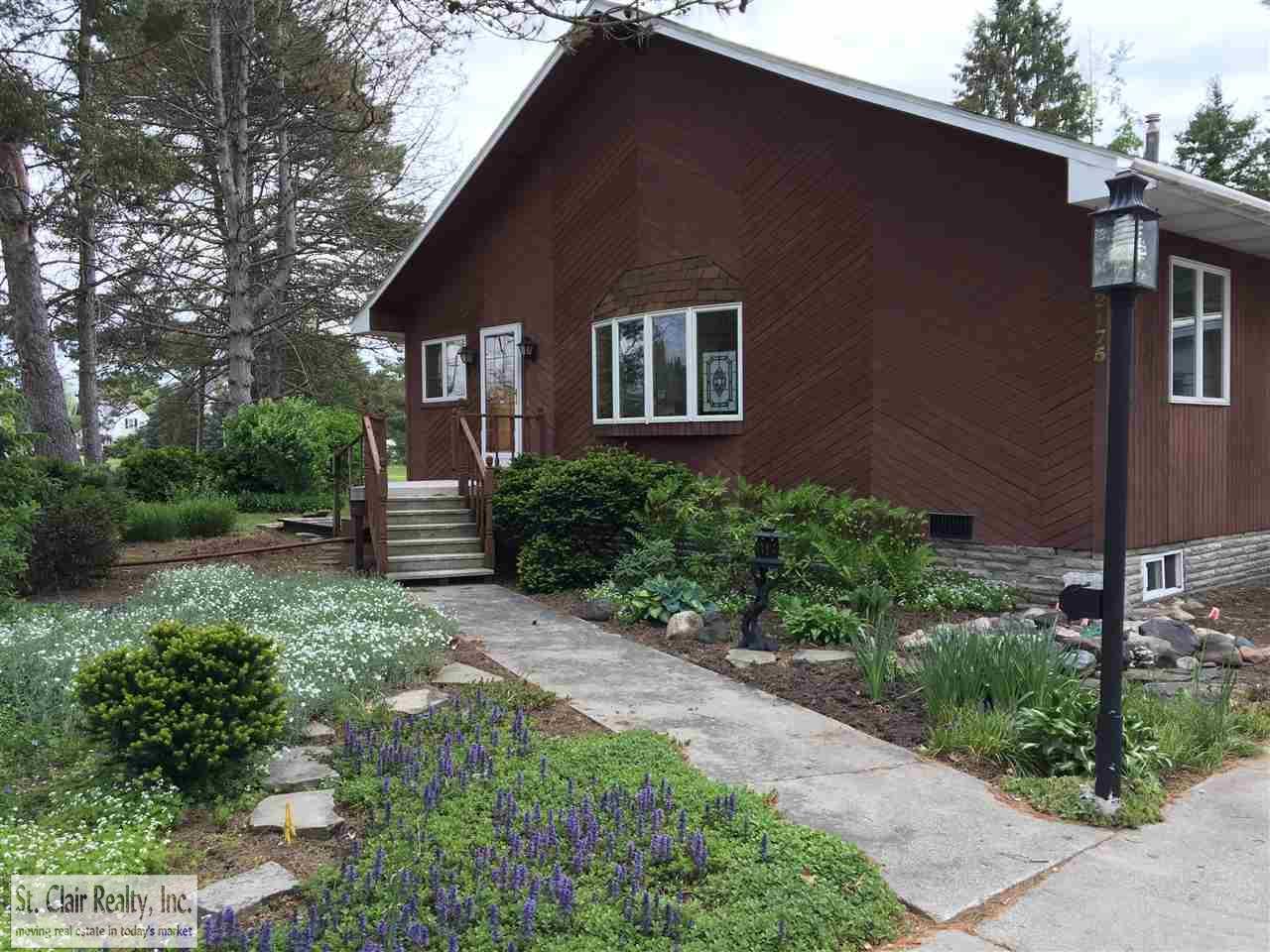 2175 Vine St - Photo 1