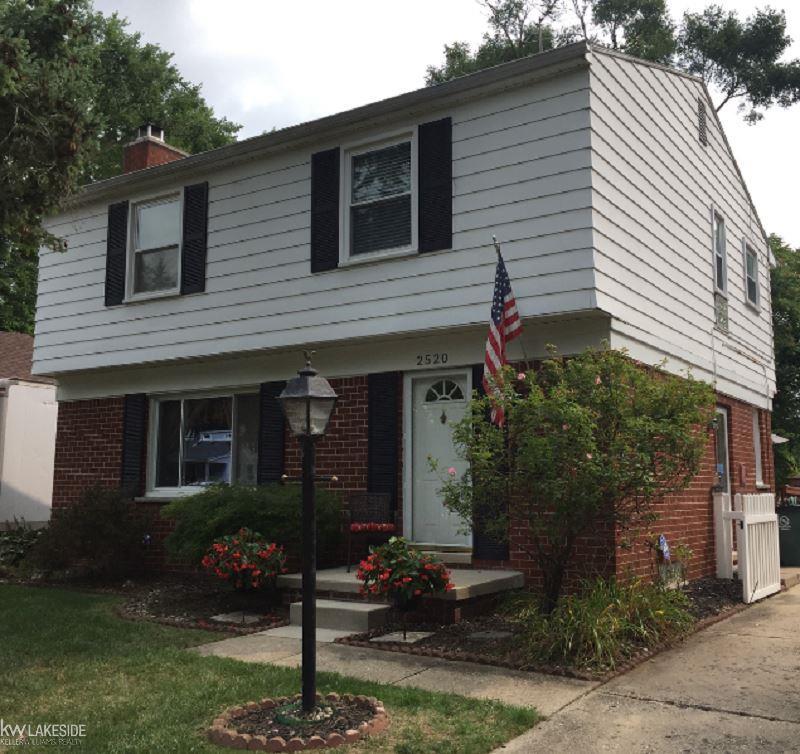 2520 Maplewood Ave - Photo 1