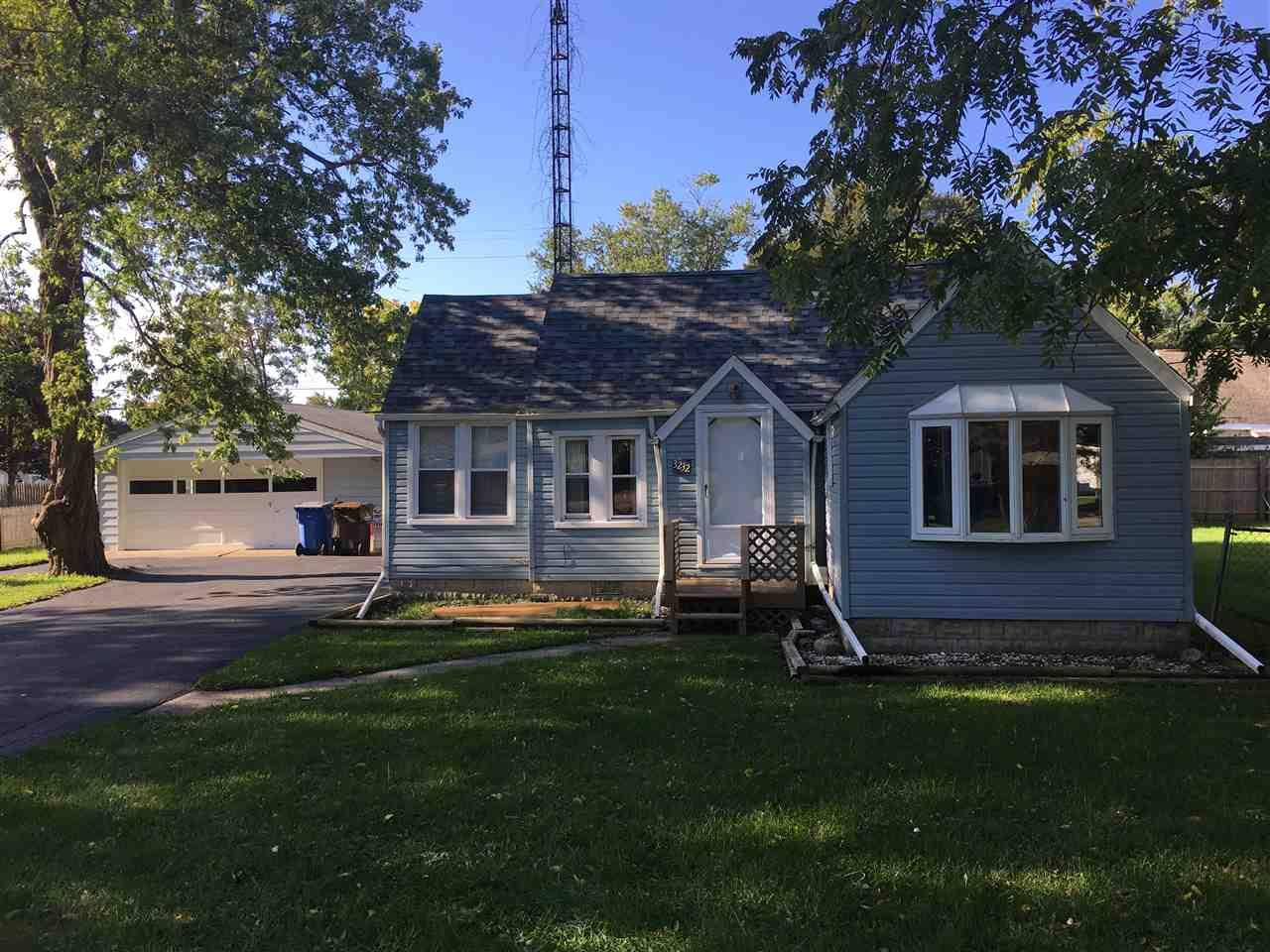 3232 Beechwood - Photo 1