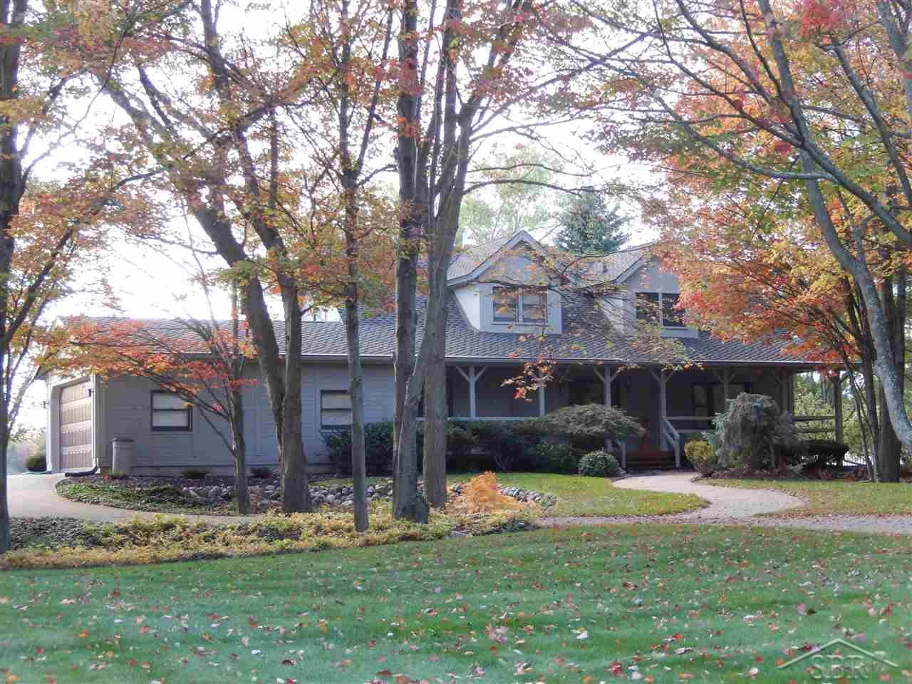 1916 Lake Circle - Photo 1