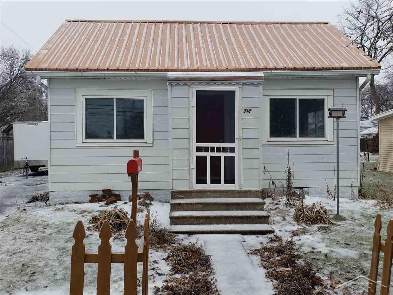 714 Smith - Photo 1