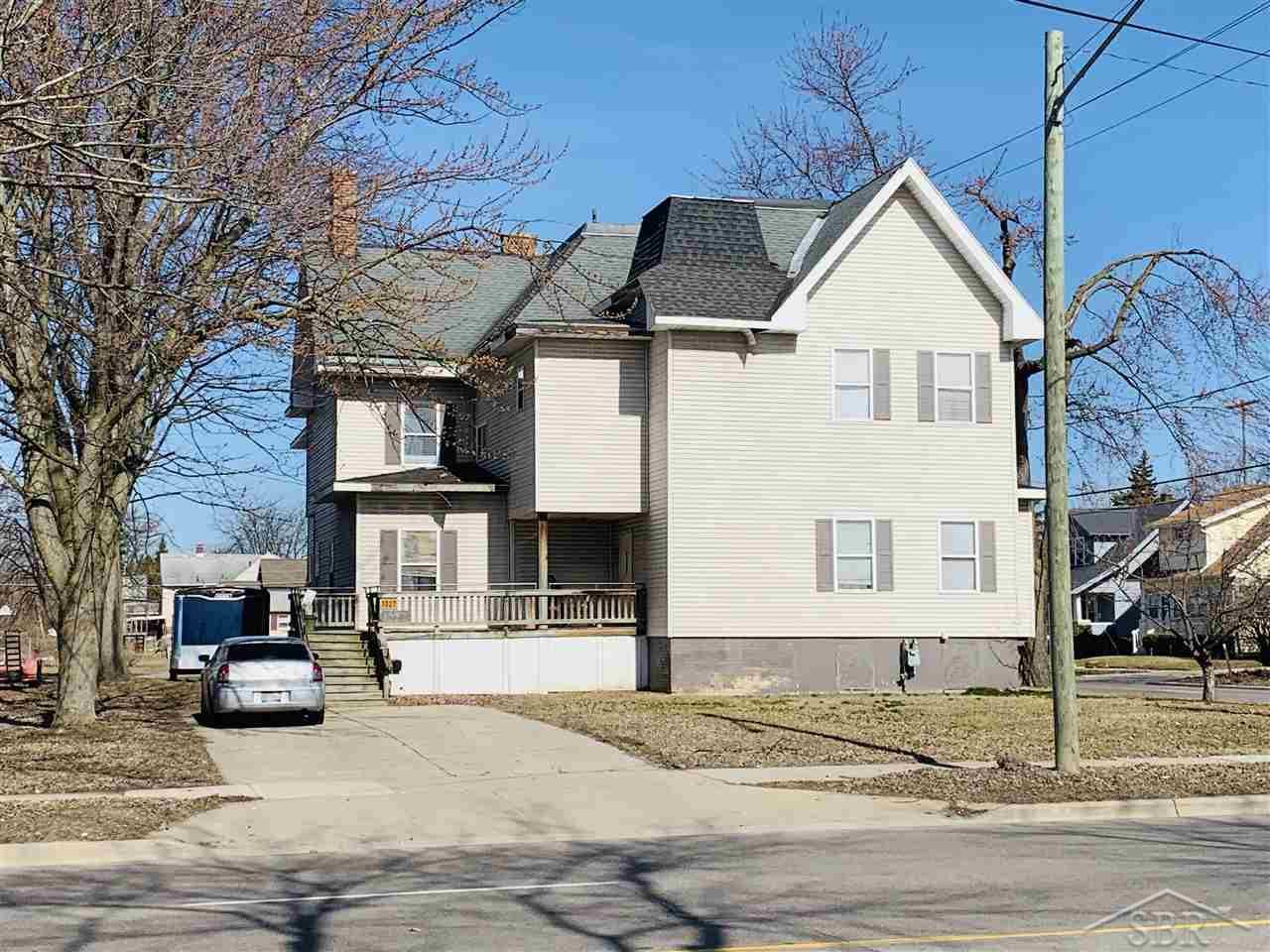 1027 Michigan - Photo 1