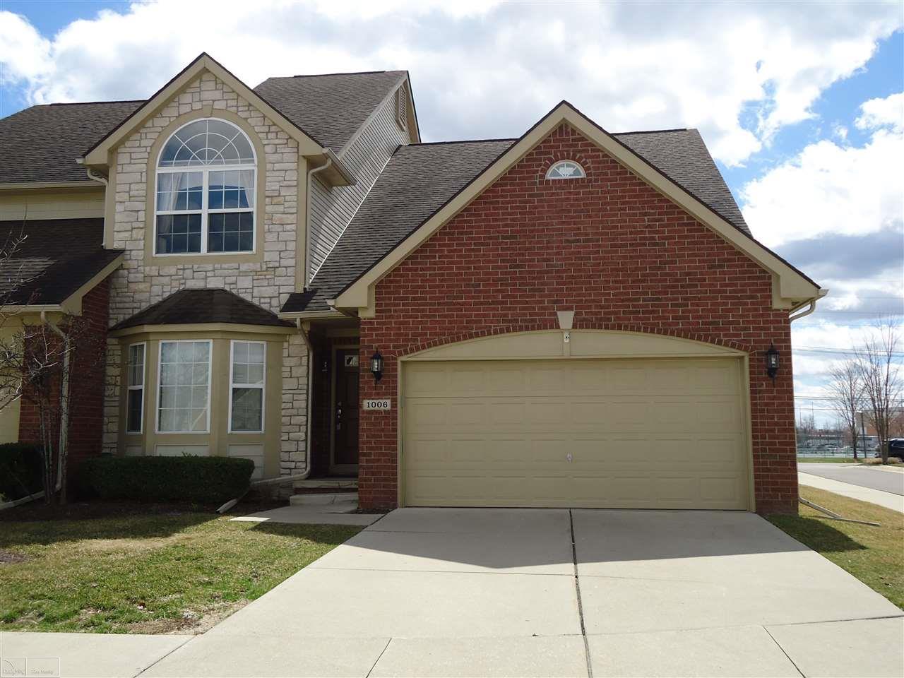 1006 Paddock Dr - Photo 1