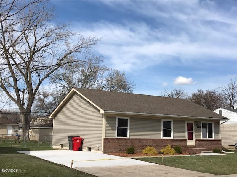 20195 Webster - Photo 1