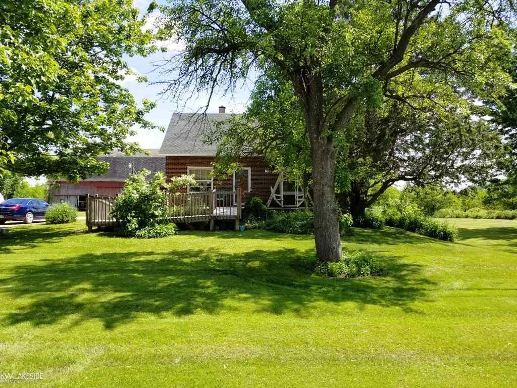10111 Gratiot - Photo 1