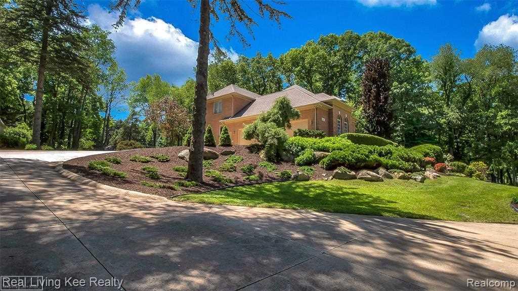 5366 Lockwood - Photo 1