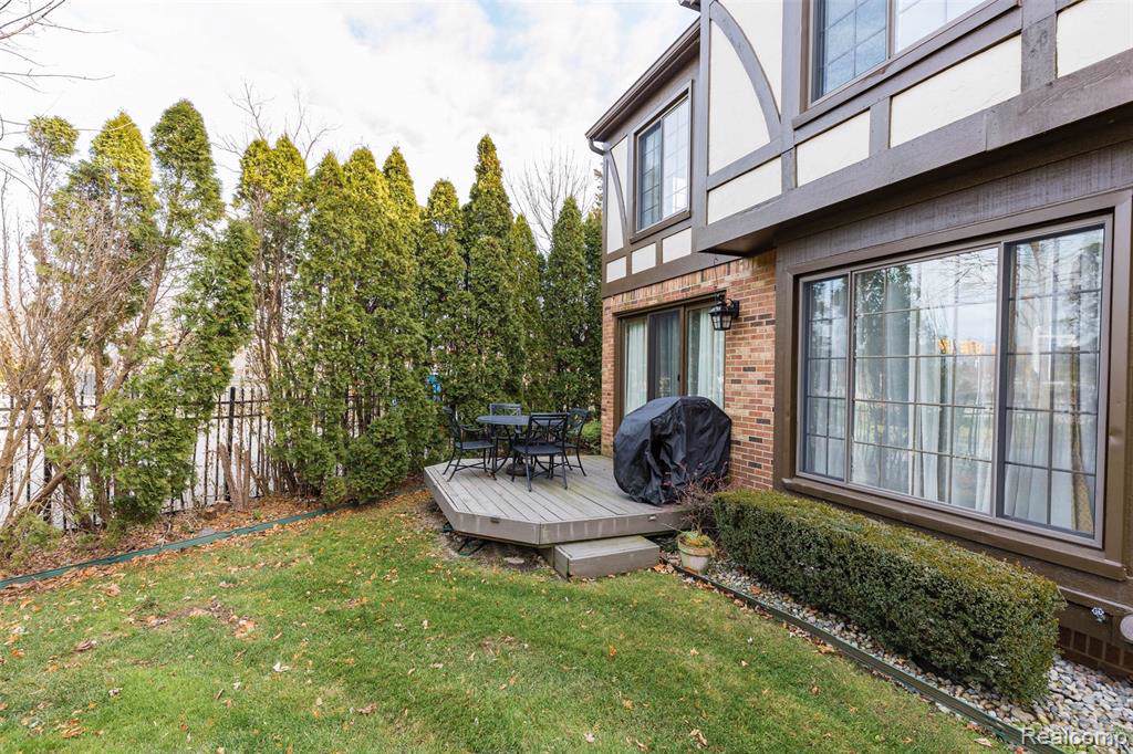 402 Lac Ste Claire Dr - Photo 1