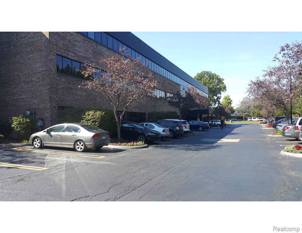 17940 Farmington Rd - Photo 1