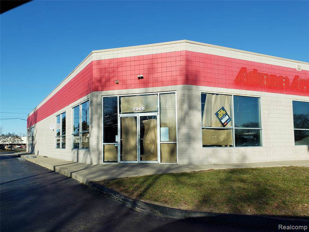 2966 Big Beaver Rd W - Photo 1