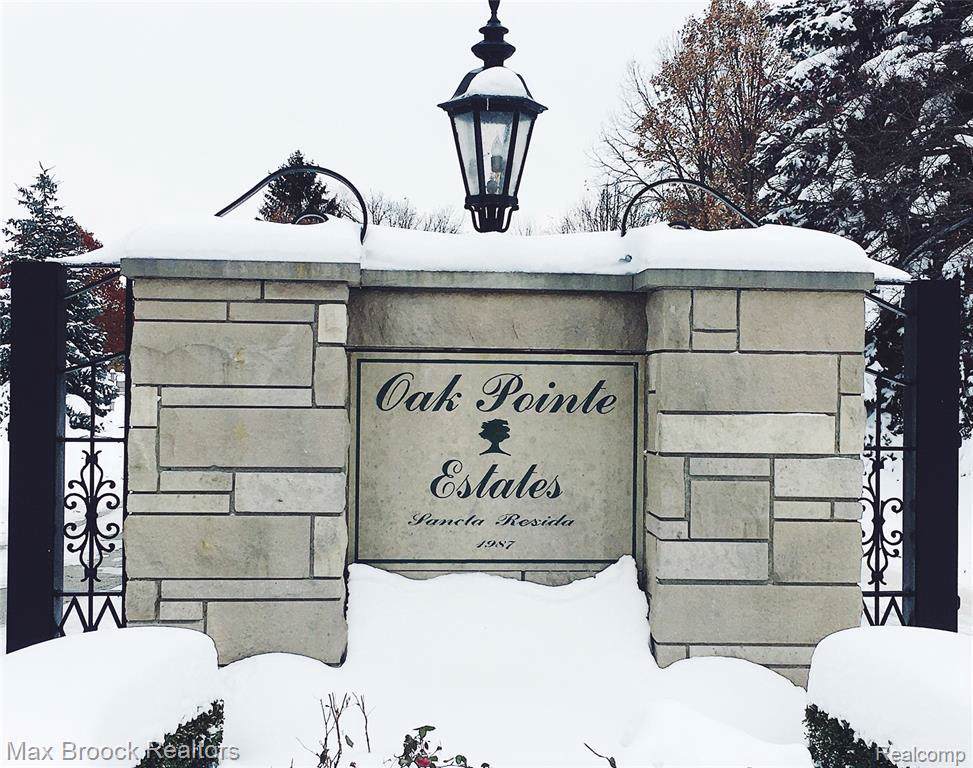 1970 Oak Pointe Dr - Photo 1