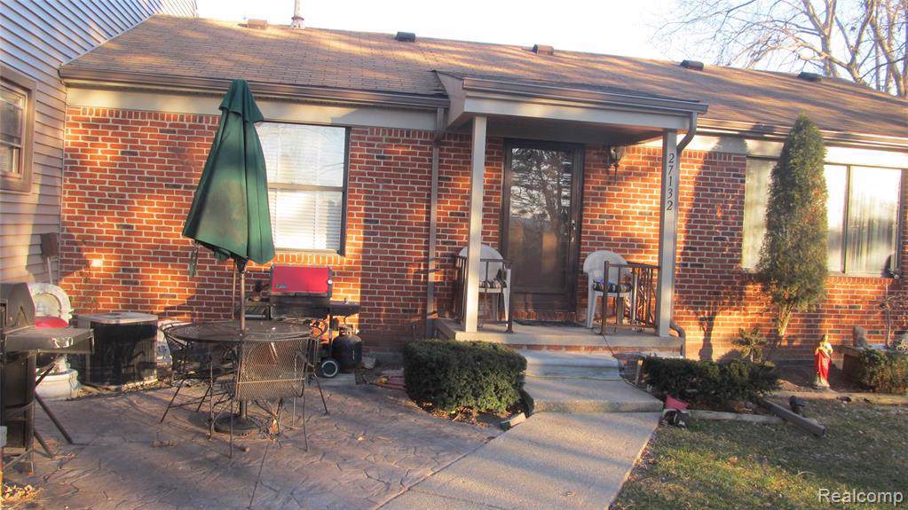 27132 Winchester - Photo 1