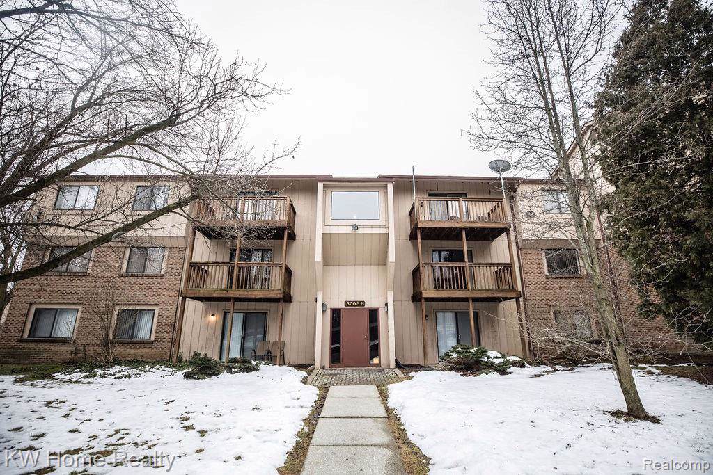30052 12 MILE RD - Photo 1