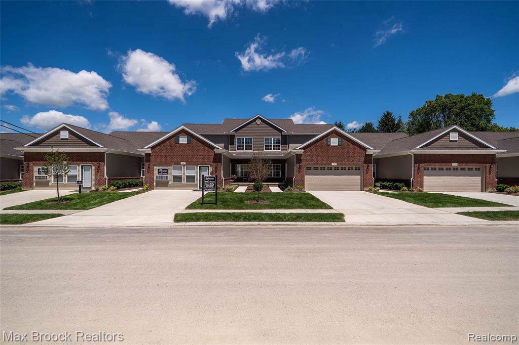 3075 Bridgewater - Photo 1