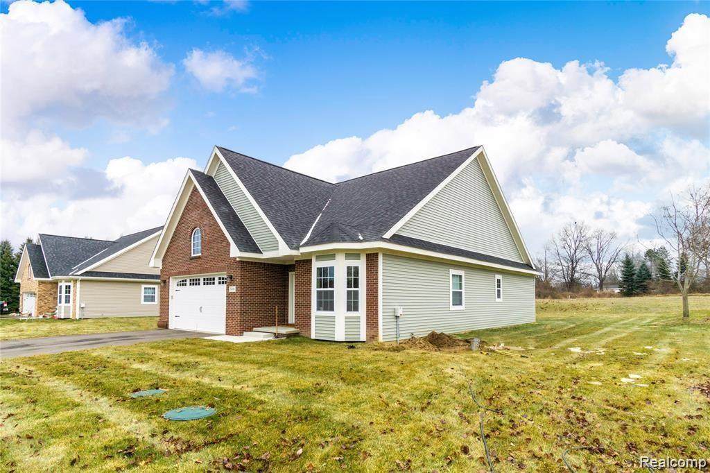 7484 Village Crt - Photo 1