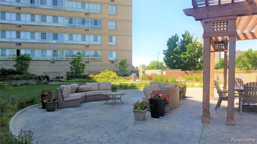 8900 Jefferson Ave - Photo 1