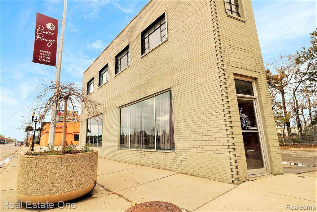 10692 Jefferson Ave - Photo 1