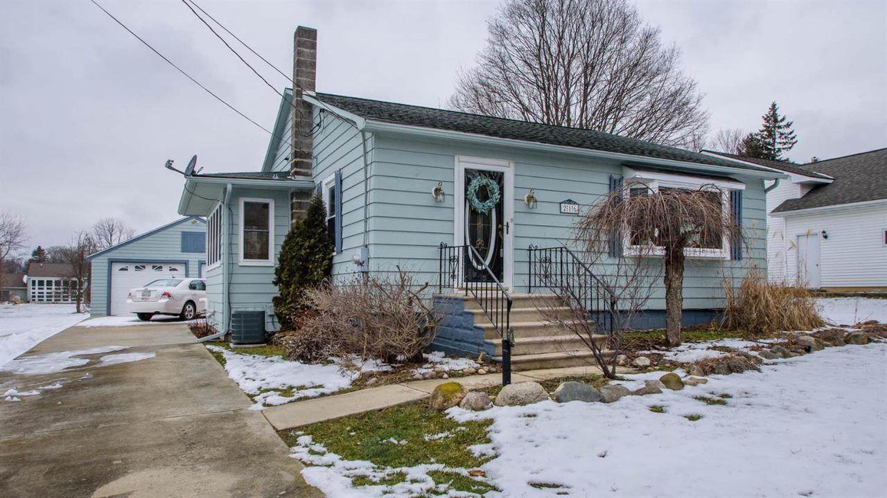 216 Auburn St - Photo 1
