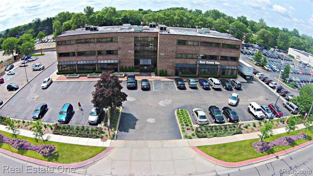 215 Ann Arbor Rd W - Photo 1