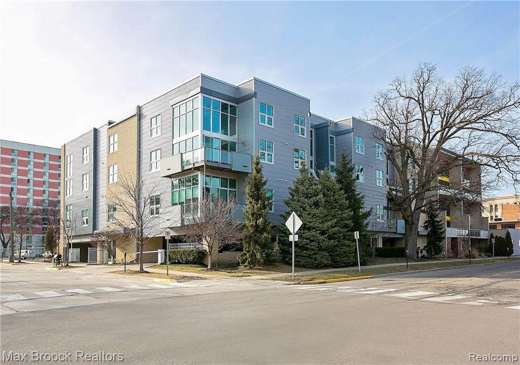 614 Troy St - Photo 1