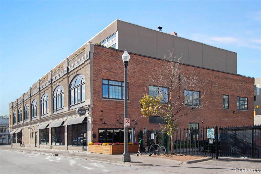 3100 Woodward Ave - Photo 1