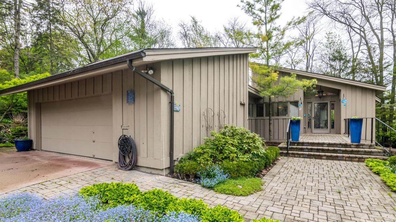 2375 Hill St - Photo 1